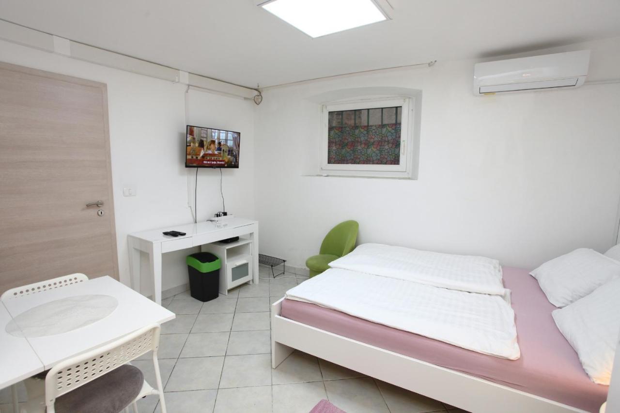 City Room Apartment Date Koper Exteriör bild